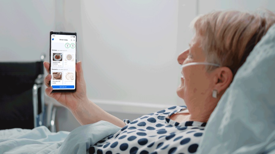 A patient ordering a meal through the Banquet Health platform